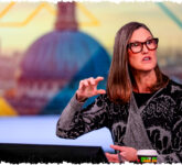 Cathie Wood Berani Suntik $16Juta di Saham Crypto Terpuruk, Strategi Beli Saat Pasar Bergolak yang Perlu Anda Tahu!