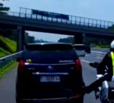 Cerita Polisi Setut Avanza Mogok di Tol Cipali, Lebih dari 3 Km dengan Satu Kaki
