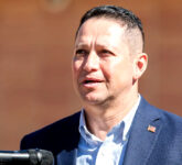 GOP Rep Tony Gonzales Akui Perselingkuhan Dengan Staf, Hentikan Pencalonan Meski Janji Jalani Masa Jabatan Hingga Akhir GOP Rep Tony Gonzales Akui Perselingkuhan Dengan Staf, Hentikan Pencalonan Meski Janji Jalani Masa Jabatan Hingga Akhir