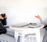 Gemini Paling Sulit Kehabisan Teman, 5 Zodiak Ini Selalu Punya Relasi di Mana-Mana