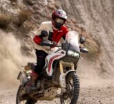 Generasi Terbaru Ducati DesertX Tancap Gas di Medan Ekstrem, Mesin V2 890cc dan Elektro Canggih Bikin Off-Road Makin Buas!