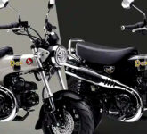Honda Dax 125 OG 2026 Resmi Mengaspal, Black and White Retro Ini Tampil Lebih Elegan