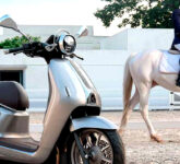 Honda NWF150 Resmi Meluncur, Skuter Retro Eropa Ini Tantang Tren Desain Tajam 150 cc