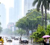 Hujan Ringan Menghiasi Jawa Timur, Warga Diimbau Waspada dan Siapkan Payung Setiap Saat Hujan Ringan Menghiasi Jawa Timur, Warga Diimbau Waspada dan Siapkan Payung Setiap Saat