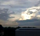 Jalur Arus Balik Jatim Dihantam Badai Petir, BMKG Ingatkan Puncak Hujan Sore Ini