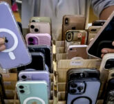 Jasa Sewa iPhone Menggila Saat Lebaran, Tarif Mulai 35 Ribu Demi Status Sosial dan Konten Estetik Jasa Sewa iPhone Menggila Saat Lebaran, Tarif Mulai 35 Ribu Demi Status Sosial dan Konten Estetik