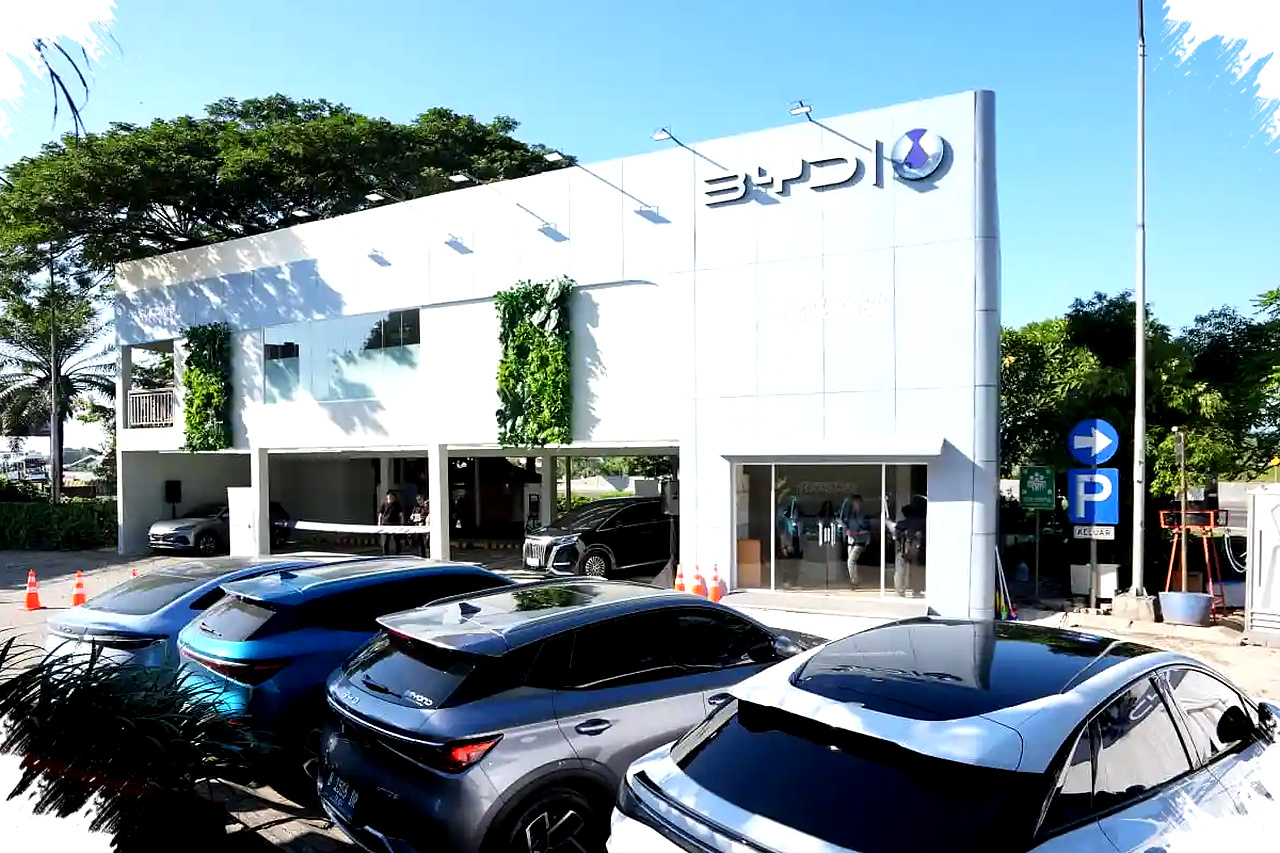 Journey With Confidence BYD Hadirkan Posko Siaga Mudik EV, Amankan Perjalanan Jarak Jauh Pengguna Mobil Listrik Journey With Confidence BYD Hadirkan Posko Siaga Mudik EV, Amankan Perjalanan Jarak Jauh Pengguna Mobil Listrik