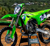 Kawasaki KX85 2026 Tampil Lebih Ganas, Banyak Fitur Baru untuk Junior Pembalap Off-Road