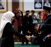 Khofifah Tegaskan Kepala Sekolah Wajib Cegah Bullying, Integritas Jadi Tameng Terkuat Menuju Indonesia Emas Khofifah Tegaskan Kepala Sekolah Wajib Cegah Bullying, Integritas Jadi Tameng Terkuat Menuju Indonesia Emas