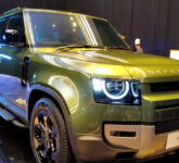 Land Rover Defender MY26 Hadir Dengan Desain Baru dan Teknologi Canggih, Tantang SUV Premium Dengan Performa 398 TK dan Fitur Eksklusif Trophy Edition
