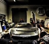 Liberty Walk Menghancurkan Supercar Legendaris, Perang Estetika Antara Prestise dan Kekacauan