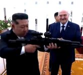 Lukashenko Beri Senapan ke Kim Jong Un, Isyarat Mesra Minsk-Pyongyang Menguat Lukashenko Beri Senapan ke Kim Jong Un, Isyarat Mesra Minsk-Pyongyang Menguat
