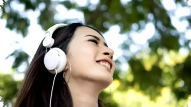 Manfaat Mendengarkan Musik Rutin untuk Mencegah Risiko Demensia Secara Alami