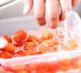 Mencuci Makanan Bisa Bahaya, 5 Jenis Ini Justru Harus Langsung Masak Tanpa Dicuci! Mencuci Makanan Bisa Bahaya, 5 Jenis Ini Justru Harus Langsung Masak Tanpa Dicuci!