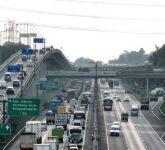 Mudik Memuncak di MBZ H-4, Kendaraan Keluar Jakarta Melonjak 200 Persen Mudik Memuncak di MBZ H-4, Kendaraan Keluar Jakarta Melonjak 200 Persen