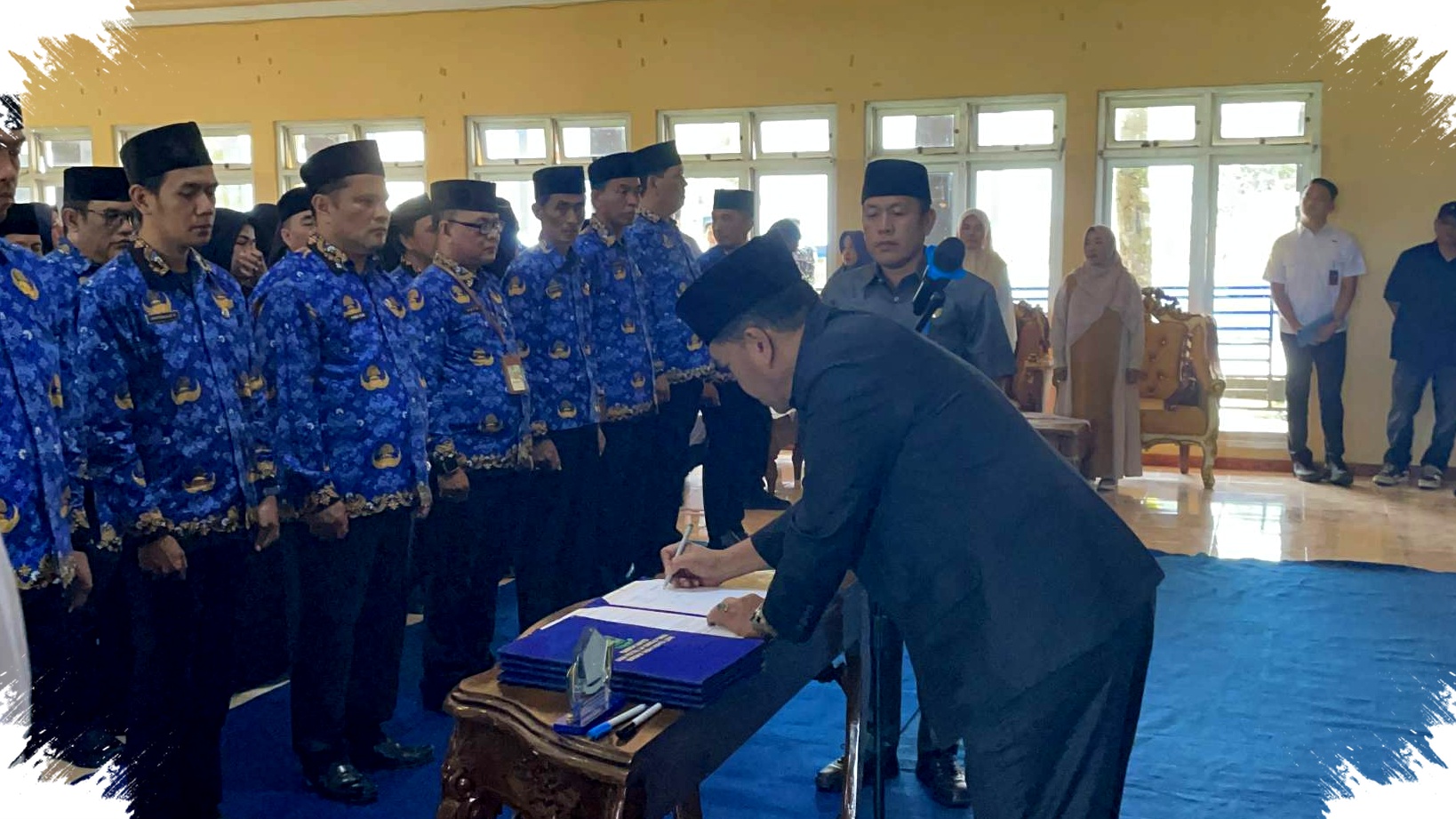 Mutasi Jilid II Pemkab Lebong Rotasi dan Promosi 78 Pejabat, Dinamika Baru Tata Kelola dan Pelayanan Publik Sulit Terelakkan Mutasi Jilid II Pemkab Lebong Rotasi dan Promosi 78 Pejabat, Dinamika Baru Tata Kelola dan Pelayanan Publik Sulit Terelakkan