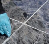 Nat Dinding Retak Jangan Asal Ditimpa, Kerok 2-3 Mm Atau Rusak Lagi dalam Waktu Singkat