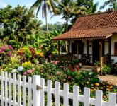 Pagar Rumah Kampung Warna Natural Menghadirkan Damai dan Harmoni, Rahasia Estetika yang Menyejukkan Jiwa!