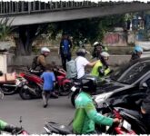 Pengendara LCGC Sering Berulah di Jalan, Benarkah Kebiasaan Motor Jadi Pemicu Utama? Pengendara LCGC Sering Berulah di Jalan, Benarkah Kebiasaan Motor Jadi Pemicu Utama?