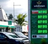 Perang Iran Dorong Warga Kabur Dari BBM, Papan SPBU 'BUY BYD' Jadi Simbolnya?