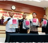 Polda Jatim Tangkap Warga Sidoarjo Jual Bubuk Peledak Rumahan Melalui Medsos, Ancaman Ledakan Membayangi Ramadhan Polda Jatim Tangkap Warga Sidoarjo Jual Bubuk Peledak Rumahan Melalui Medsos, Ancaman Ledakan Membayangi Ramadhan