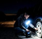 Pompa Ban Bercahaya SOS, Penolong Darurat Saat Ganti Ban Di Jalur Sepi?