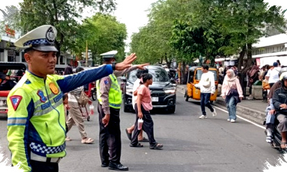 Prediksi Pergeseran Wisatawan Ke Pusat Kota Yogyakarta, Polsek Gondomanan Siagakan Personel Gumaton Di Malioboro