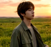 Prompt Gemini AI Ubah Foto Ngabuburit di Padang Rumput Jadi Estetik, Hadirkan Nuansa Senja Natural Tanpa Kehilangan Keaslian Wajah Prompt Gemini AI Ubah Foto Ngabuburit di Padang Rumput Jadi Estetik, Hadirkan Nuansa Senja Natural Tanpa Kehilangan Keaslian Wajah