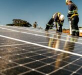 Rahasia Garis-Garis Pada Panel Surya, Fungsi Vital yang Mengubah Sinar Matahari Jadi Listrik Rumah Tangga Rahasia Garis-Garis Pada Panel Surya, Fungsi Vital yang Mengubah Sinar Matahari Jadi Listrik Rumah Tangga