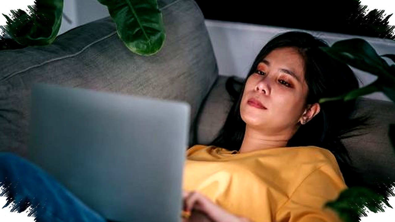 Rahasia Malam Hari yang Ditutupi Gadget, Kebiasaan Sederhana Ini Bisa Perpanjang Usia Kulit di 40-an! Rahasia Malam Hari yang Ditutupi Gadget, Kebiasaan Sederhana Ini Bisa Perpanjang Usia Kulit di 40-an!