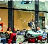 Ribuan Penumpang Terjebak di Tengah Konflik Iran, Bandara Mideast Tutup dan Ketegangan Memuncak di Langit Global