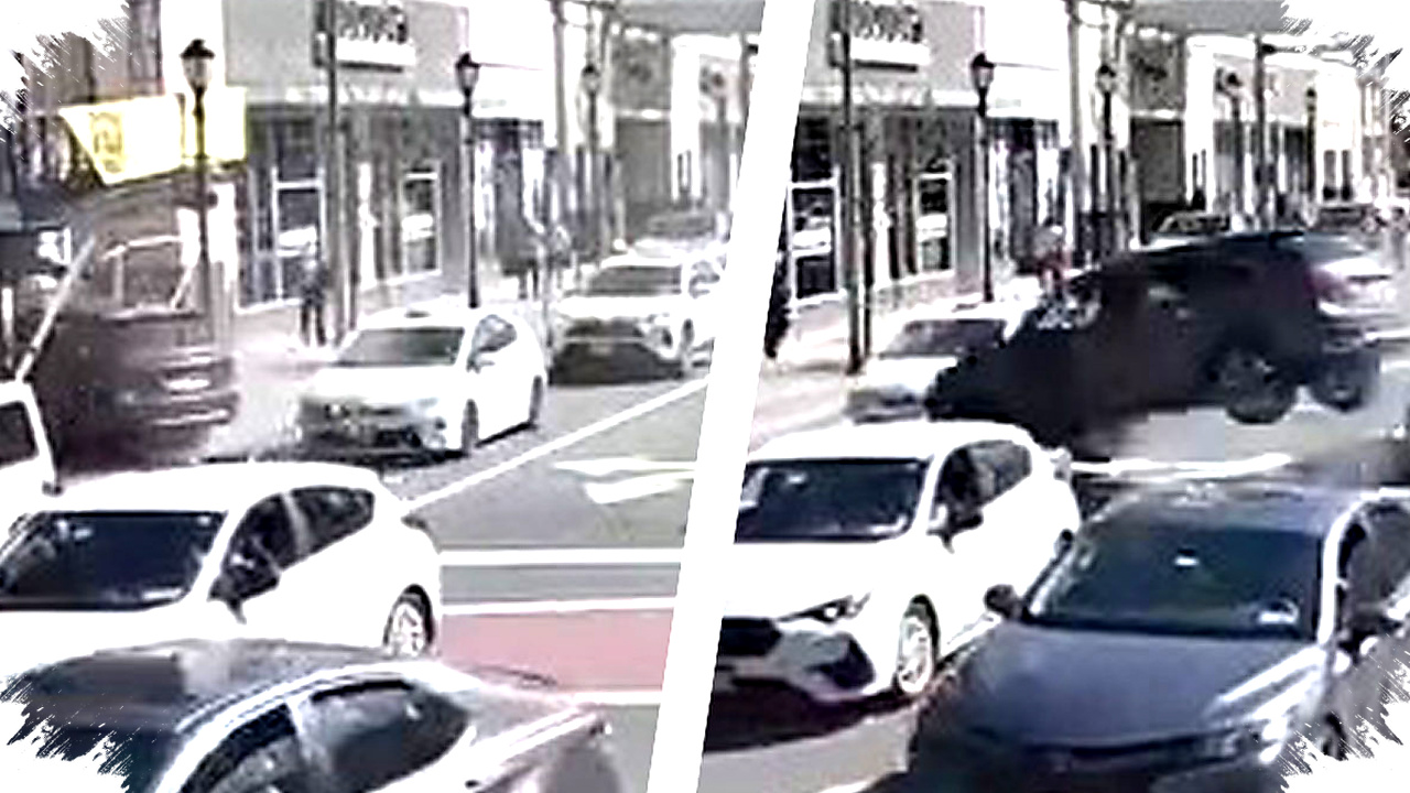 SUV Terbang Lewat Simpang, Nyaris Tabrak Pejalan Kaki di New York, Kecelakaan Dramatis di Buffalo Wild Wings SUV Terbang Lewat Simpang, Nyaris Tabrak Pejalan Kaki di New York, Kecelakaan Dramatis di Buffalo Wild Wings