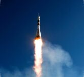 Saat Satelit Jatuh dan Terbakar, Atmosfer Tercemar Ozon Bumi pun Terancam