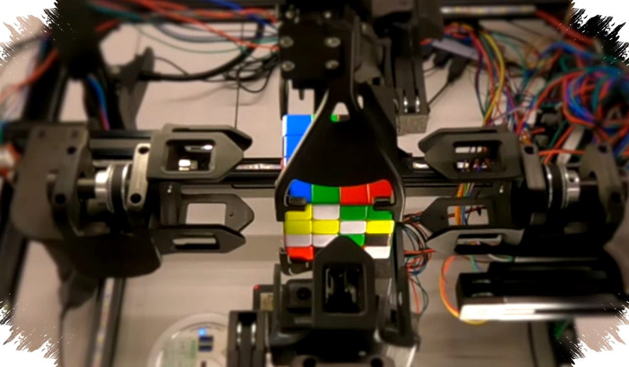 Saudara Ini Ciptakan Robot Pemecah Rubik 4×4 Tercepat Dunia, Menghancurkan Rekor dalam 45 Detik Saja Saudara Ini Ciptakan Robot Pemecah Rubik 4×4 Tercepat Dunia, Menghancurkan Rekor dalam 45 Detik Saja