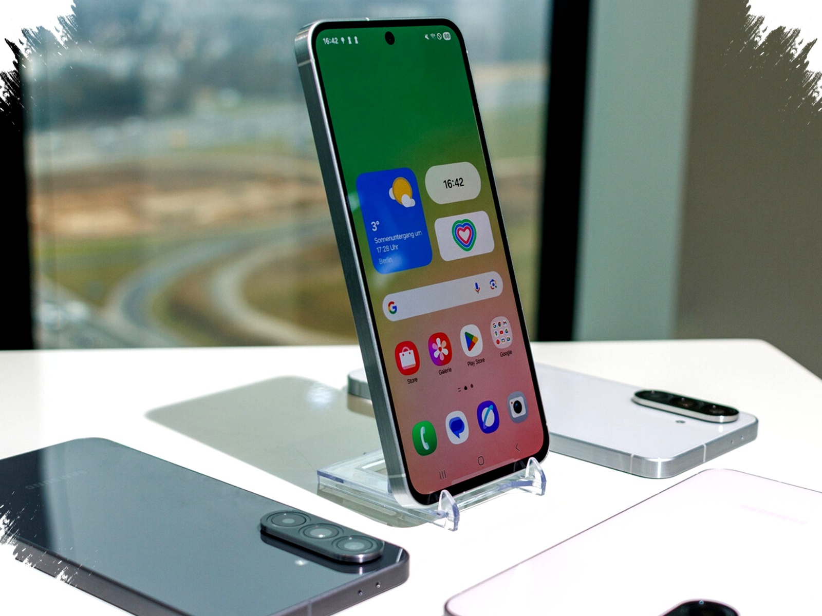 Smartphone Mid-Range Terancam Mundur, Slot MicroSD Justru Bisa Kembali Smartphone Mid-Range Terancam Mundur, Slot MicroSD Justru Bisa Kembali