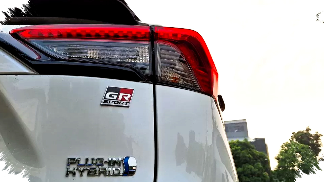 Studi Ungkap PHEV Lebih Boros Tiga Kali Lipat Dari Klaim, Efisiensi Hanya Terjadi Jika Rutin Isi Daya dan Pakai Mode Listrik Optimal Studi Ungkap PHEV Lebih Boros Tiga Kali Lipat Dari Klaim, Efisiensi Hanya Terjadi Jika Rutin Isi Daya dan Pakai Mode Listrik Optimal