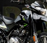Suzuki DR150 ABS 2026 Hadir dengan Karburator dan ABS, Motor Trail Harian yang Tangguh dan Praktis