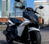 Tampang Garang Skutik Karbu Kymco Super 8 150, Kompetitor Honda Vario Dengan Sentuhan Aerox Lawas