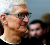 Tim Cook Bantah Isu Pensiun, Tak Bisa Membayangkan Hidup Tanpa Apple