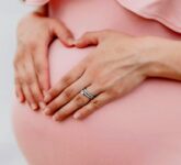 Tips Mudik Berbahaya Bagi Ibu Hamil, Waspada Risiko & Cara Memilih Waktu serta Transportasi Aman