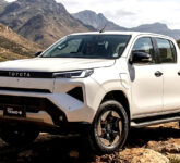 Toyota Hilux Travo-e Resmi Meluncur, Pickup Listrik 4WD Dual Motor Siap Tantang Medan Berat
