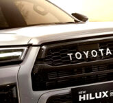 Toyota Hilux V AT 2026, Tangguh di Lumpur Nyaman Dipakai Liburan Keluarga