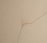 Warna Cat Cerdas Menyamarkan Retak Rambut, Solusi Elastis dan Estetika untuk Fasad Rumah Anda