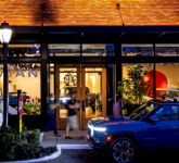 Washington State Tembus Aturan Dealer Lama, Rivian dan Lucid Siap Jual EV Langsung ke Konsumen Washington State Tembus Aturan Dealer Lama, Rivian dan Lucid Siap Jual EV Langsung ke Konsumen