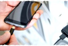 4 Port Pengisian Paling Aneh Sebelum USB-C, Dari Solder Rapuh Hingga Colokan yang Mudah Lepas