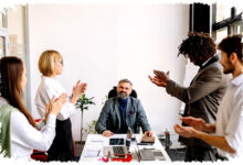 5 Kebiasaan Kecil Di Kantor Yang Diam-Diam Membuat Rekan Kerja Segan 5 Kebiasaan Kecil Di Kantor Yang Diam-Diam Membuat Rekan Kerja Segan