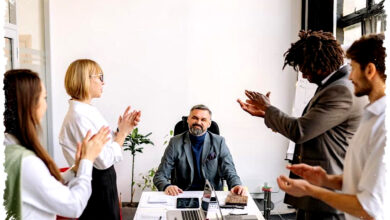 5 Kebiasaan Kecil Di Kantor Yang Diam-Diam Membuat Rekan Kerja Segan