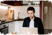 7 Cara Tetap Fokus Saat WFH, Dari Rebah Jadi Ritme Produktif