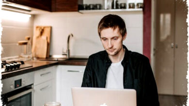 7 Cara Tetap Fokus Saat WFH, Dari Rebah Jadi Ritme Produktif 7 Cara Tetap Fokus Saat WFH, Dari Rebah Jadi Ritme Produktif