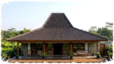 8 Desain Rumah Atap Limasan dan Teras Lebar, Estetik Bukan Lagi Mengorbankan Sejuk 8 Desain Rumah Atap Limasan dan Teras Lebar, Estetik Bukan Lagi Mengorbankan Sejuk